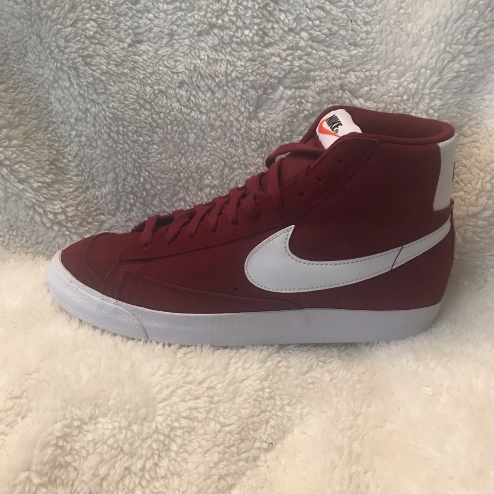 Nike Blazer ‘77 Mid Top in burgundy Suede